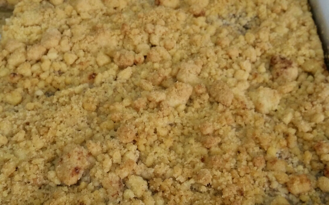 Cuca de banana com farofa