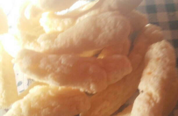 Biscoito frito de trigo