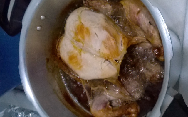 Frango frito na panela de pressão