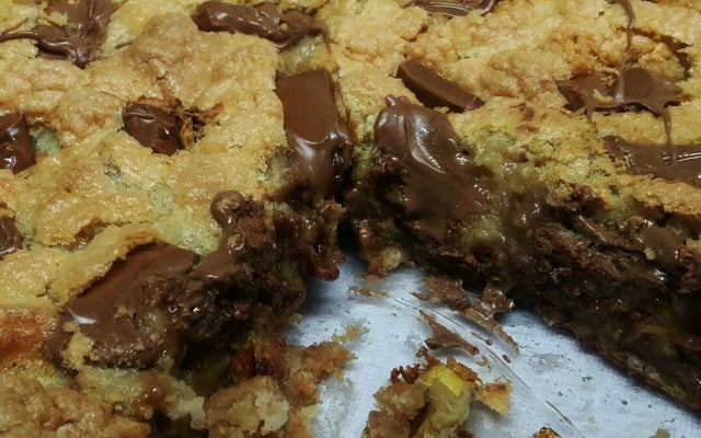 Torta de banana com barra de chocolate