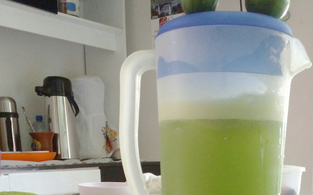 Suco de limão,gengibre e capim cidreira