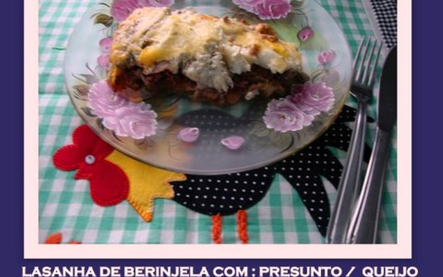 Lasanha de berinjela com presunto, queijo e carne moída