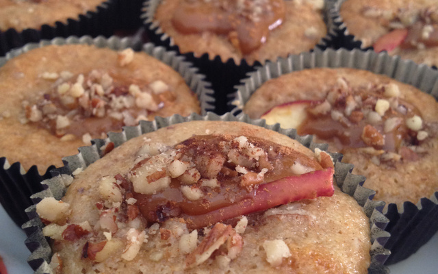 Cupcake integral de maçã e nozes