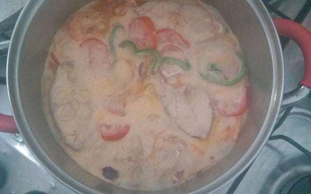 Peixe com camarão ao leite de coco