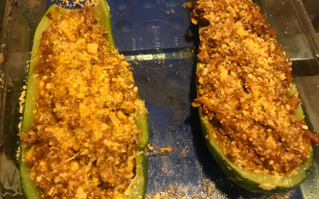 Canoa de abobrinha recheada com carne moída