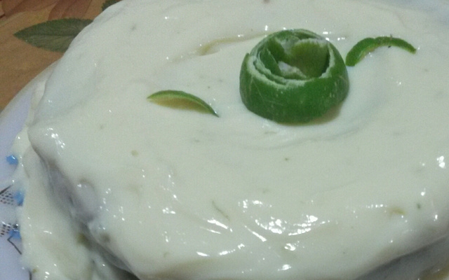 Bolo verdinho com creme de Limão