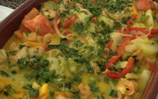 Moqueca de pirarucu com camarões