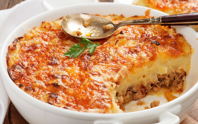 Escondidinho de carne moída que não fica aguado na travessa