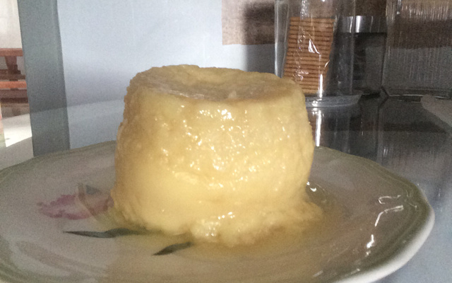 Pudim de caneca no micro-ondas