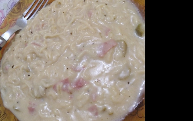 Miojo com requeijão