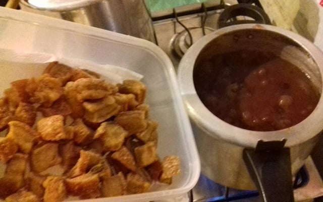 Torresmo crocante de panela de pressão