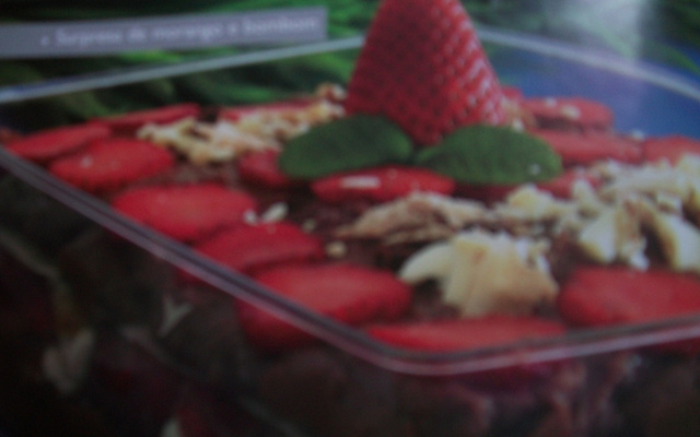 Supresa de morango e bombom