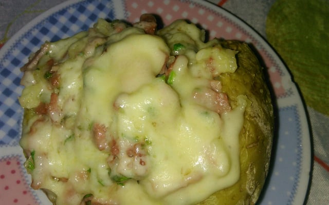 Batata recheada de microondas