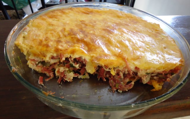 Escondidinho de carne seca com mandioca