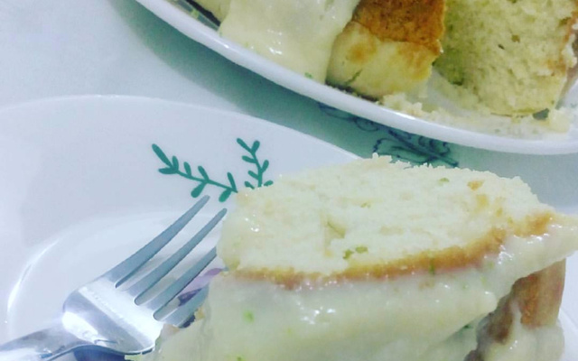 Bolo de limão cremoso