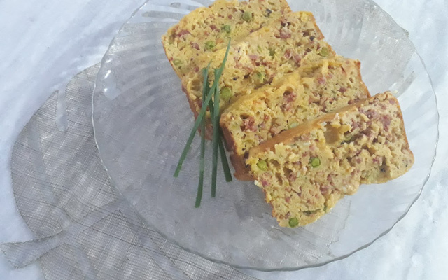 Torta salgada de linguiça da vovó Tetel