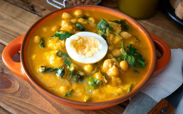 Grão-de-bico com bacalhau de Páscoa