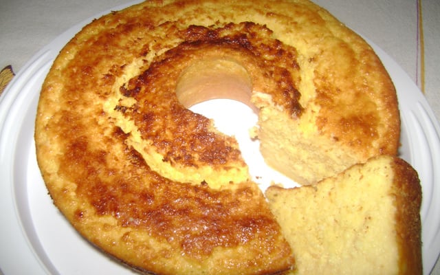 Bolo de milho com leite condensado amor perfeito