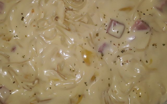 Macarrão com molho branco especial