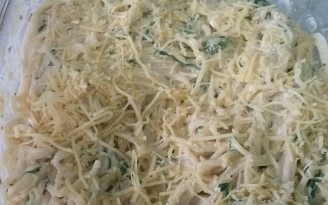 Macarrão com rúcula ao molho branco