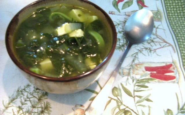 Sopa de espinafre e ricota