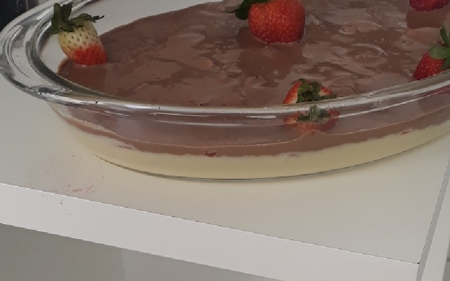 Sobremesa de morango simples e fácil