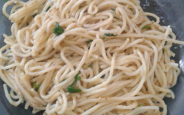 Macarrão Alho e Óleo com Sardinha