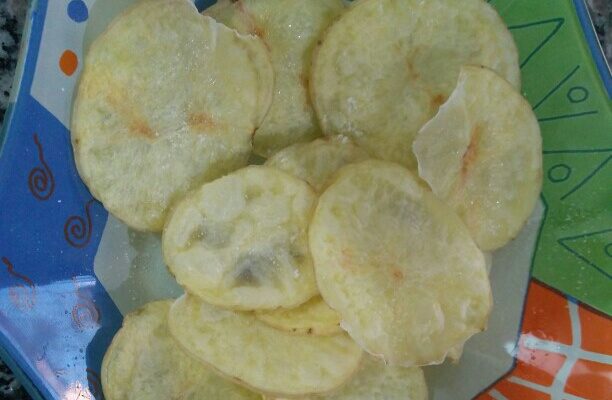 Batata chips de micro-ondas (com molho de maionese temperada )