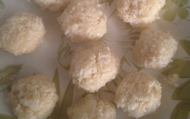 Brigadeiro fit de coco de micro-ondas