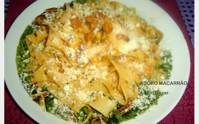 Macarrão x moqueca de camarão