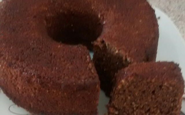 Bolo de chocolate integral com cobertura