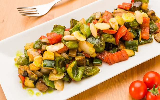 Salada de legumes salteados (Coreana)