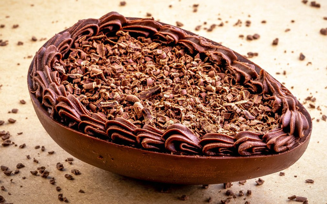 Ovo de Páscoa Crocante com Recheio de Brigadeiro Cremoso