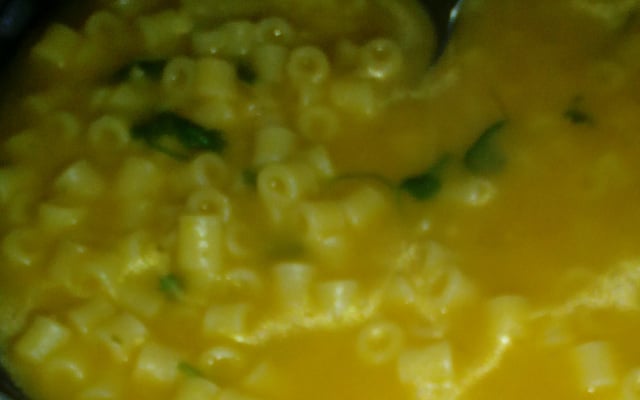 Caldo de abóbora com massinha