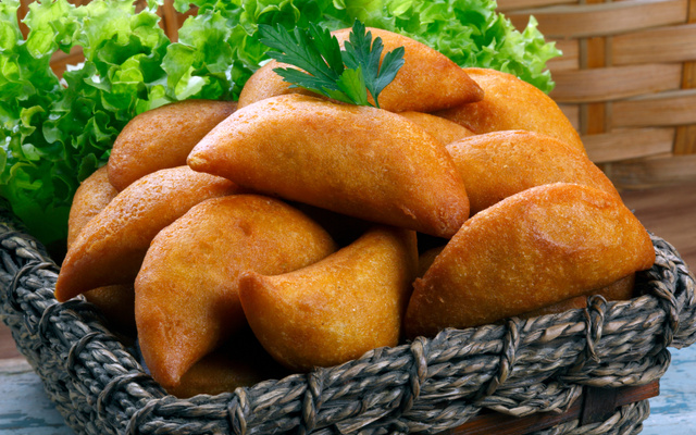 Pastel de Feijão na air fryer