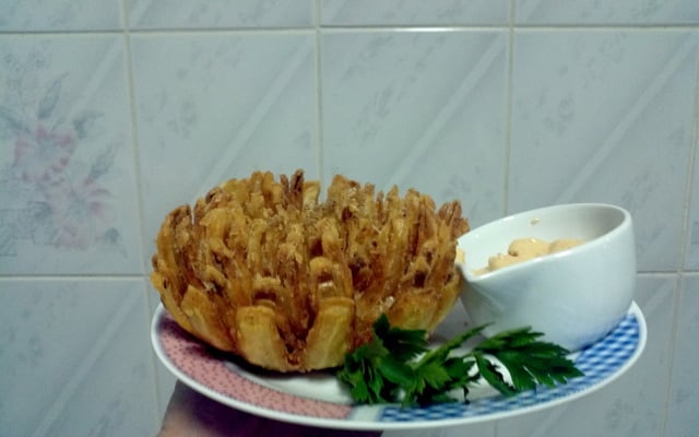 Blooming onion (cebola tipo outback)