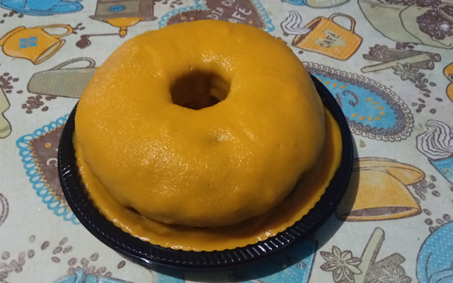 Bolo de chocolate com cobertura de cenoura