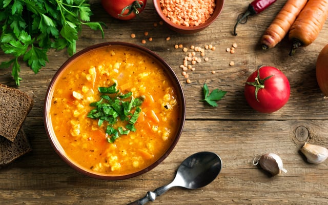 Sopa de lentilhas e legumes