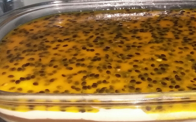 Mousse de maracujá com brigadeiro