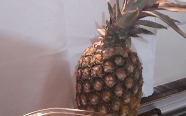 Farofa de pernil com abacaxi