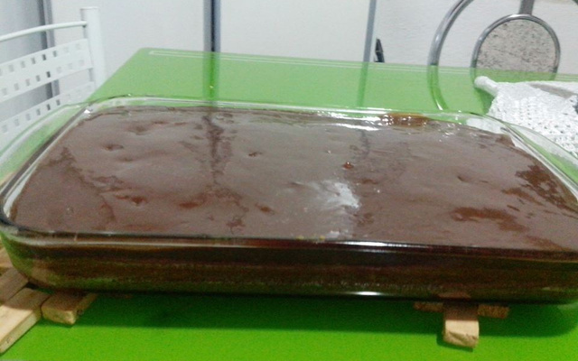 Bolo de cenoura com cobertura de chocolate