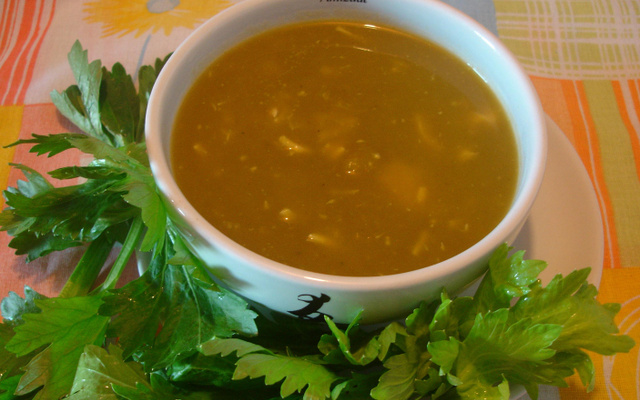 Creme de moranga com salsão e galinha