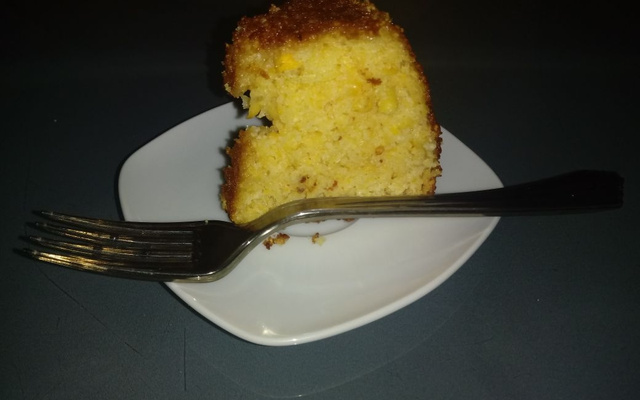 Bolho de milho cremoso fácil