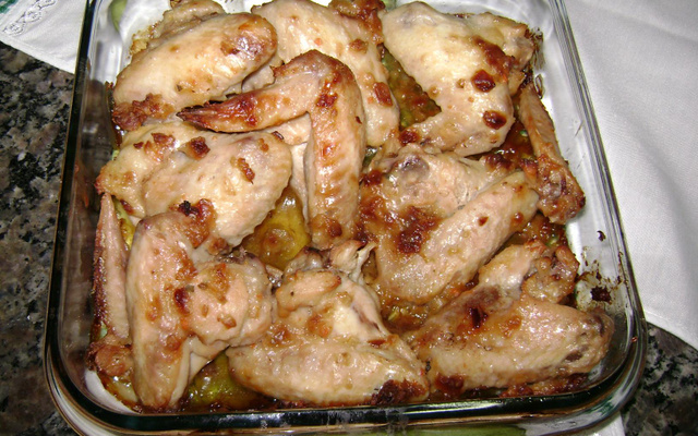 Asa de frango com creme de cebola