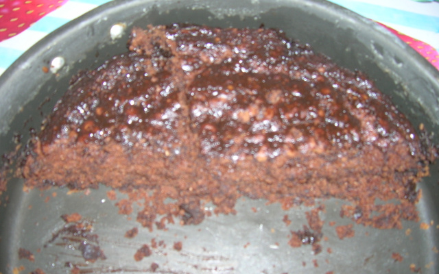 Bolo de chocolate com cobertura surpresa (sem ovos)