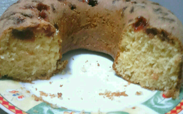 Bolo de fubá com goiabada