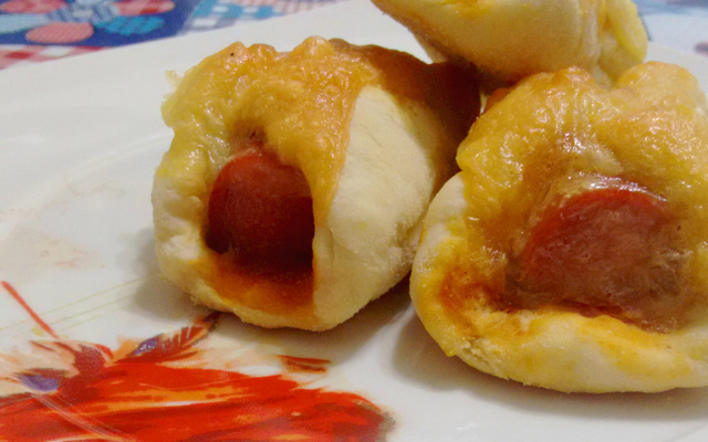 Bib´s dog - esfiha semi-aberta de salsicha