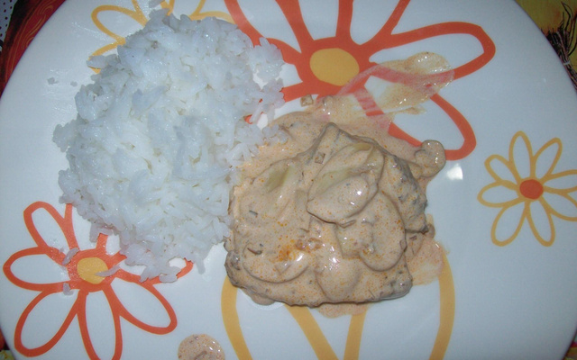 Bifes ao molho de creme de leite e champignon