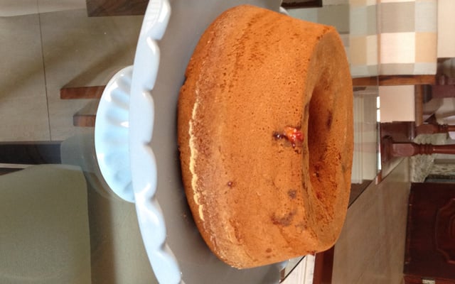 Bolo de fubá com goiabada