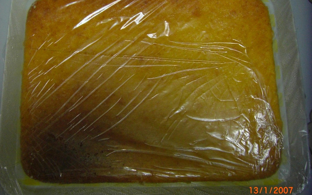 Bolo cremoso de milho com coco